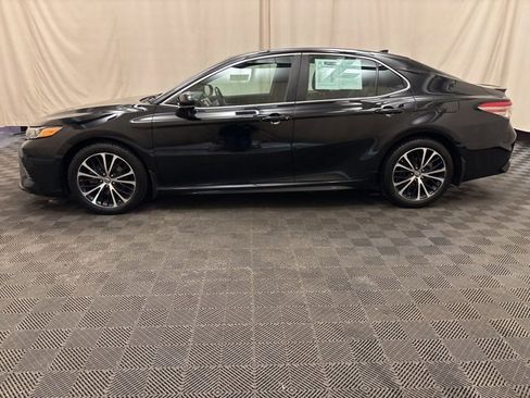 Used 2019 Toyota Camry L image 8