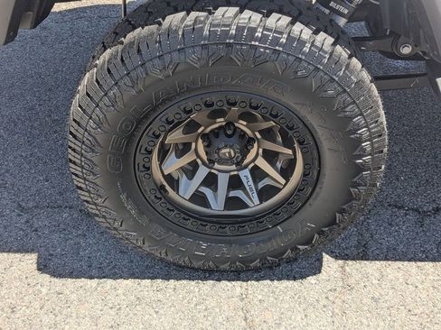 Used 2026 Jeep Gladiator Sport AWD/4WD image 12