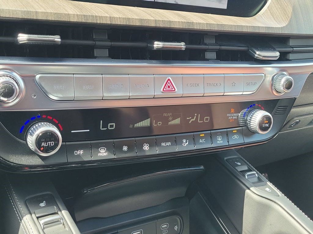 Certified 2025 Kia Telluride SX FWD image 17