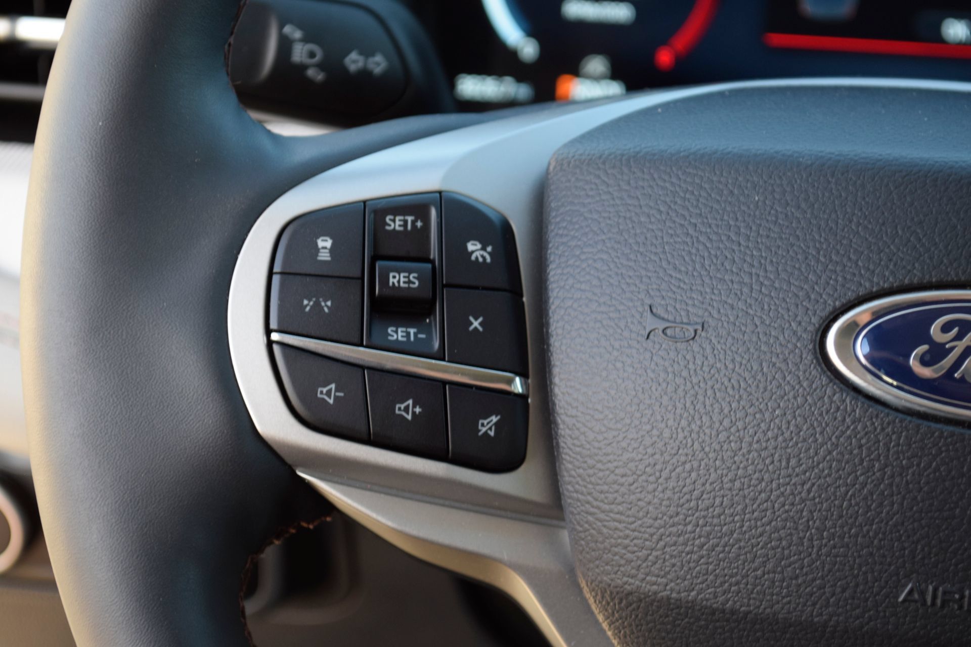 New 2026 Ford Explorer Active w/ Active Comfort Package RWD image 8