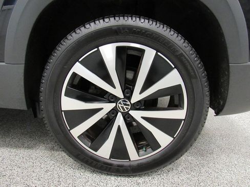 Used 2022 Volkswagen Taos SE image 11