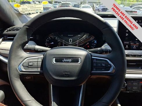 Used 2025 Jeep Compass Limited image 22