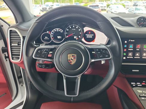 Used 2023 Porsche Cayenne image 9