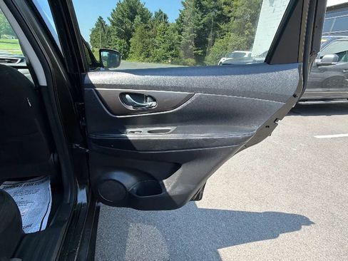 Used 2015 Nissan Rogue SV w/ SV Family Package AWD/4WD image 43