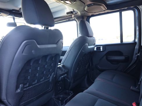 Used 2018 Jeep Wrangler Unlimited Rubicon image 11