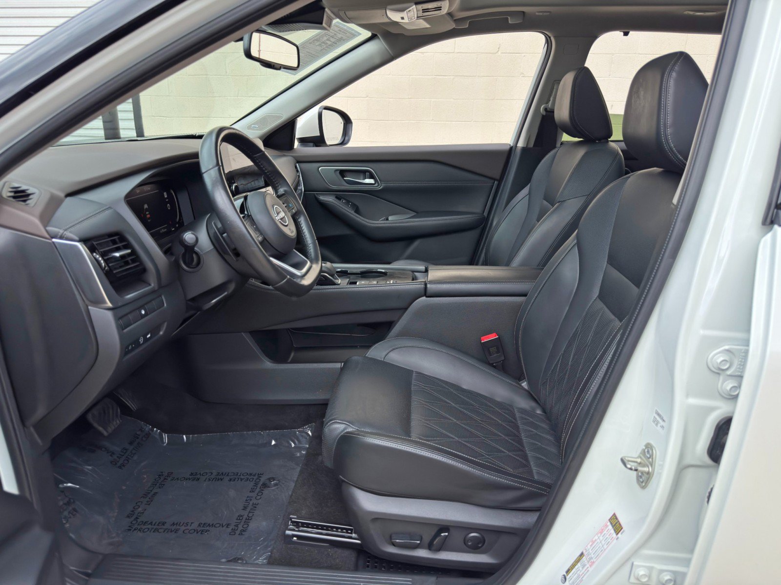 Used 2023 Nissan Rogue Platinum FWD image 16