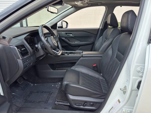 Used 2023 Nissan Rogue Platinum FWD image 16