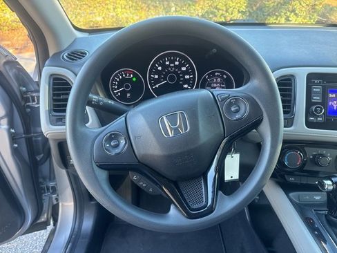 Used 2022 Honda HR-V LX image 12