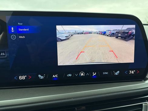 Used 2025 Chevrolet Traverse LT image 25