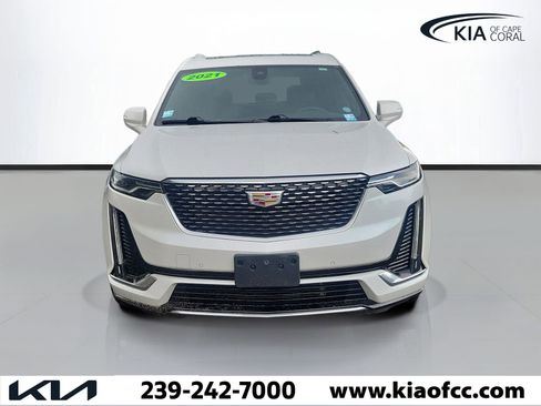 Used 2021 Cadillac XT6 Premium Luxury AWD/4WD image 2