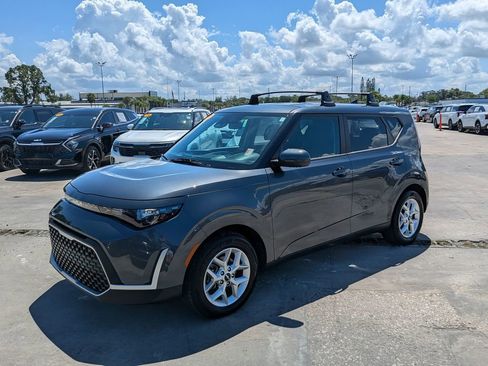 Certified 2023 Kia Soul LX w/ LX Technology Package FWD image 3