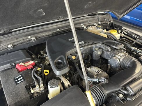 Used 2019 Jeep Wrangler Sport AWD/4WD image 42