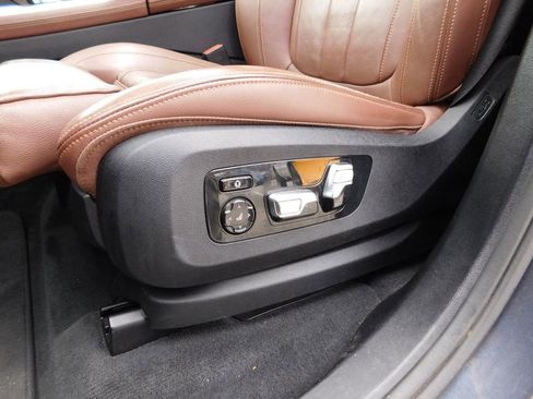 Used 2019 BMW X7 xDrive50i w/ Premium Package image 16