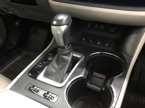 Used 2019 Toyota Highlander Limited Platinum AWD/4WD image 30
