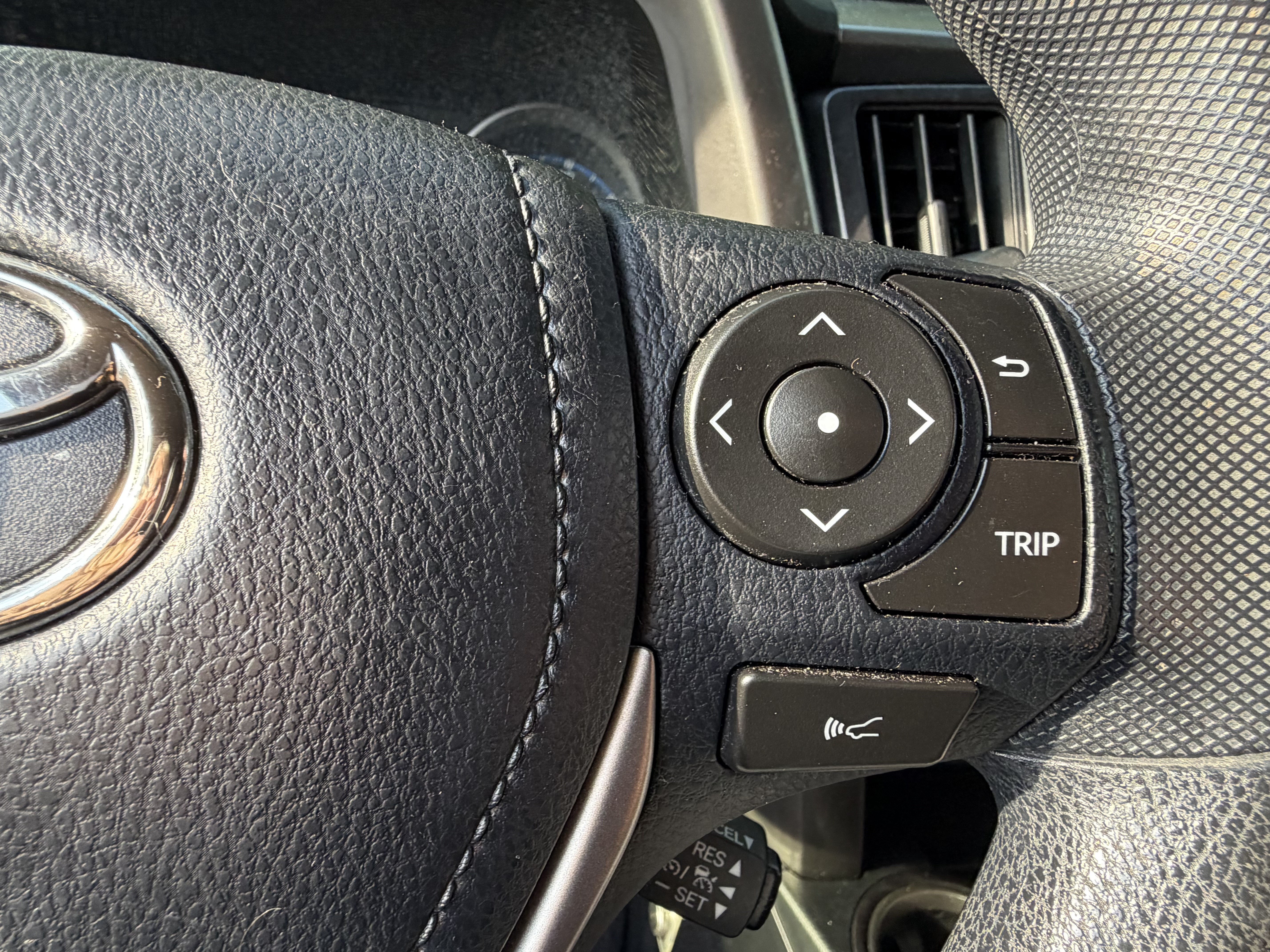 Used 2017 Toyota RAV4 LE FWD image 20