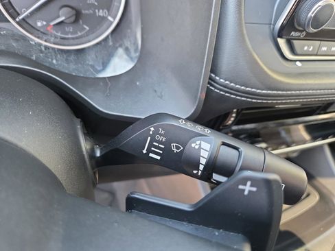 Used 2021 Nissan Rogue SV w/ Premium Package image 14