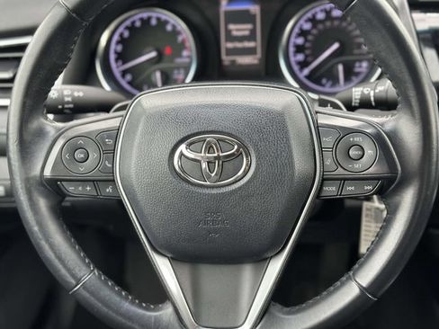 Used 2018 Toyota Camry SE FWD image 19
