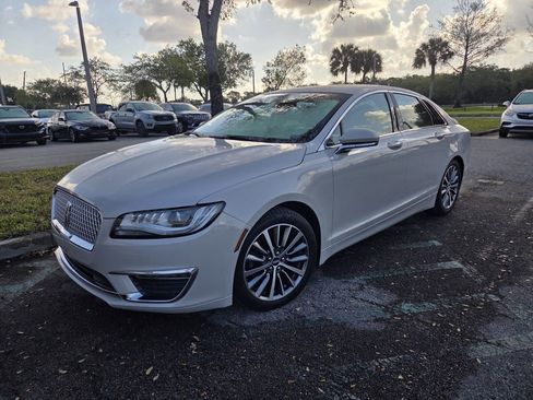 Used 2019 Lincoln MKZ Premiere image 3