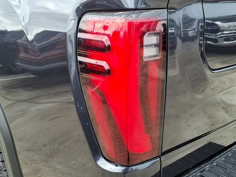 Used 2024 GMC Sierra 2500 Denali w/ Denali Reserve Package AWD/4WD image 12