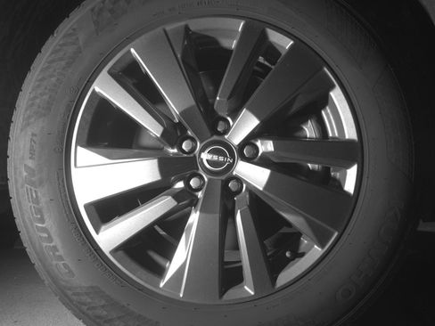 Used 2025 Nissan Pathfinder SV image 12