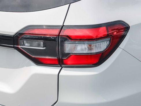Used 2025 Honda Pilot EX-L image 10