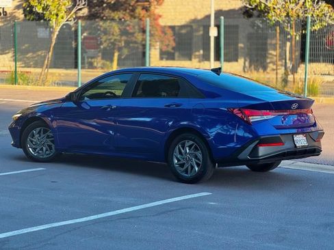 Used 2024 Hyundai Elantra SEL FWD image 9