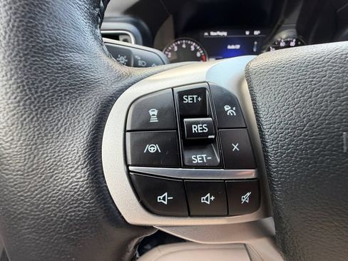 Used 2022 Ford Explorer XLT w/ Equipment Group 202A AWD/4WD image 24