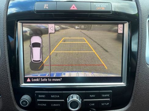 Used 2012 Volkswagen Touareg Hybrid image 34