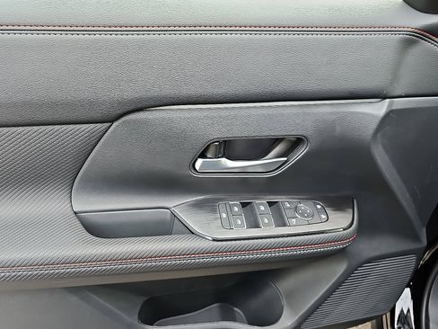 New 2026 Nissan Kicks SR w/ Cold Weather Package image 8