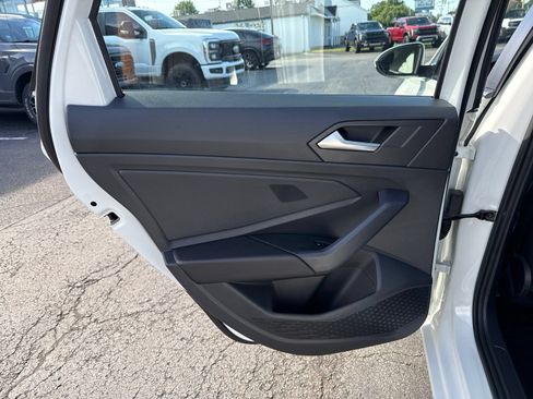 Used 2023 Volkswagen Jetta SE FWD image 40
