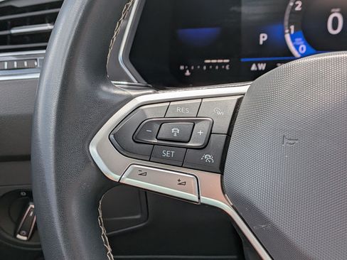 Used 2022 Volkswagen Tiguan SE w/ Panoramic Sunroof Package AWD/4WD image 20