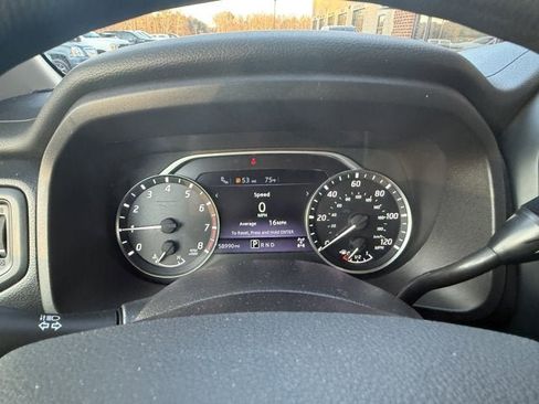 Used 2022 Nissan Titan SV image 24