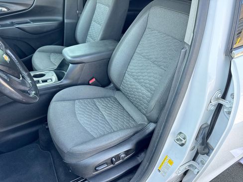 Used 2018 Chevrolet Equinox LT FWD image 15