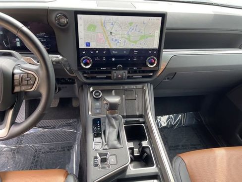 Used 2024 Lexus GX 550 w/ Accessory Package (31) AWD/4WD image 21