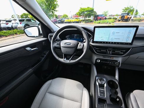 Used 2024 Ford Escape Platinum w/ Class II Trailer Tow Package AWD/4WD image 32