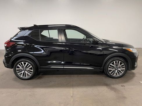 Used 2024 Nissan Kicks SR image 2