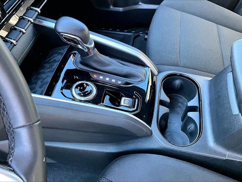 Used 2024 Chevrolet Colorado LT w/ LT Convenience Package image 15