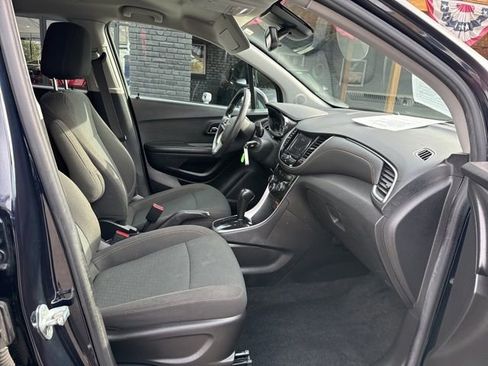 Used 2021 Chevrolet Trax LS w/ Tint and Cruise Package image 15
