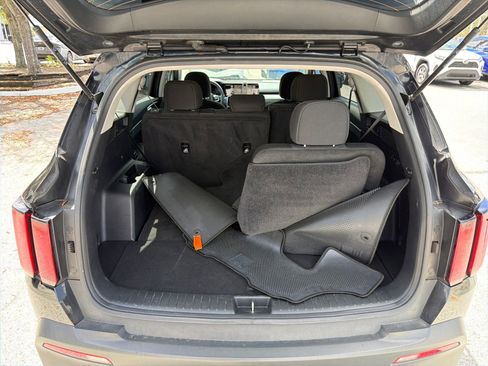 Used 2023 Kia Sorento LX image 25