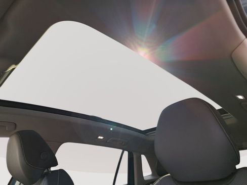 New 2025 Volkswagen Tiguan SE AWD/4WD image 34