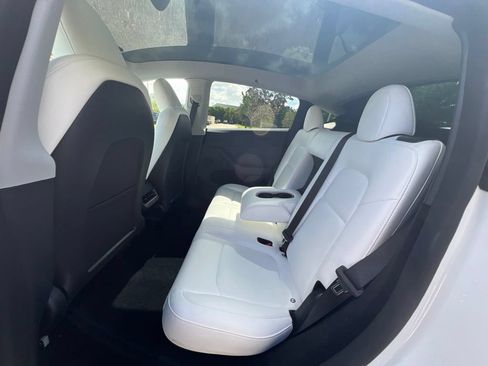 Used 2024 Tesla Model Y Long Range AWD/4WD image 17