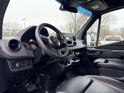 Used 2020 Mercedes-Benz Sprinter 3500 image 9