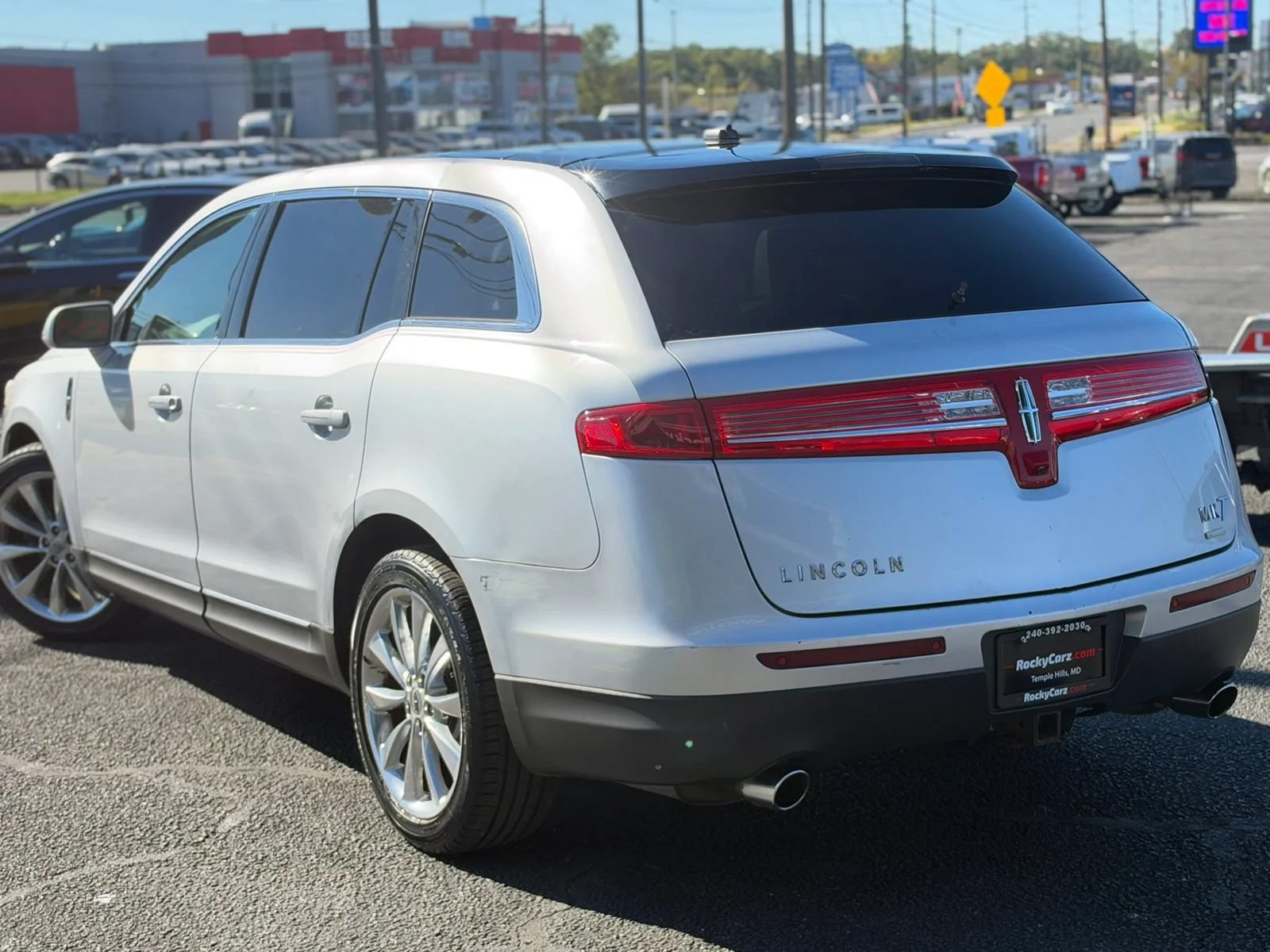 Used 2010 Lincoln MKT AWD image 3