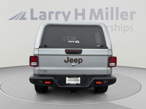 Used 2023 Jeep Gladiator Mojave w/ Cold Weather Group AWD/4WD image 4