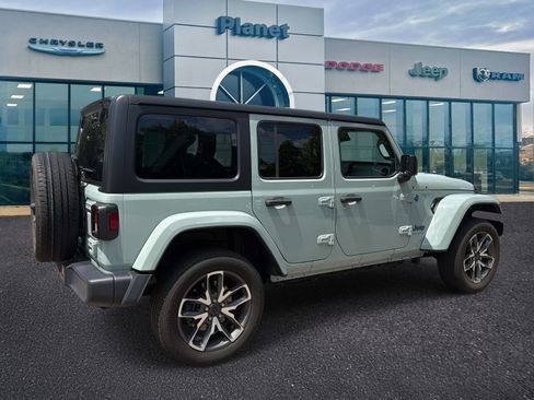 Used 2024 Jeep Wrangler Unlimited w/ Convenience Group AWD/4WD image 2
