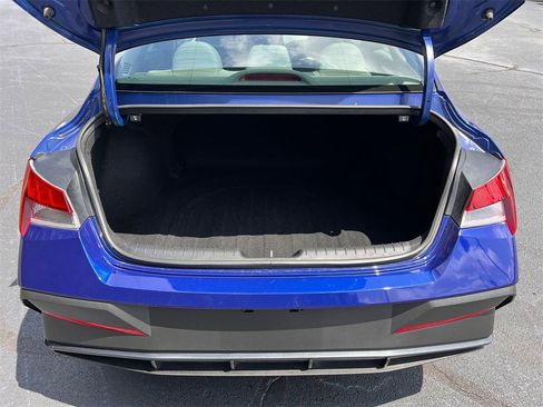 Used 2024 Hyundai Elantra SEL image 8