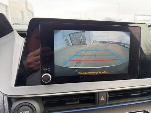 Used 2024 Toyota Prius XLE image 3