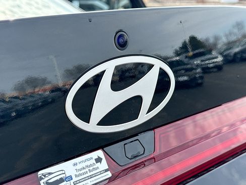 New 2026 Hyundai Elantra Limited FWD image 12