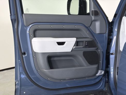 New 2026 Land Rover Defender 110 S image 21