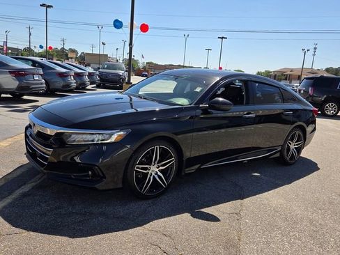 Used 2021 Honda Accord Touring image 3